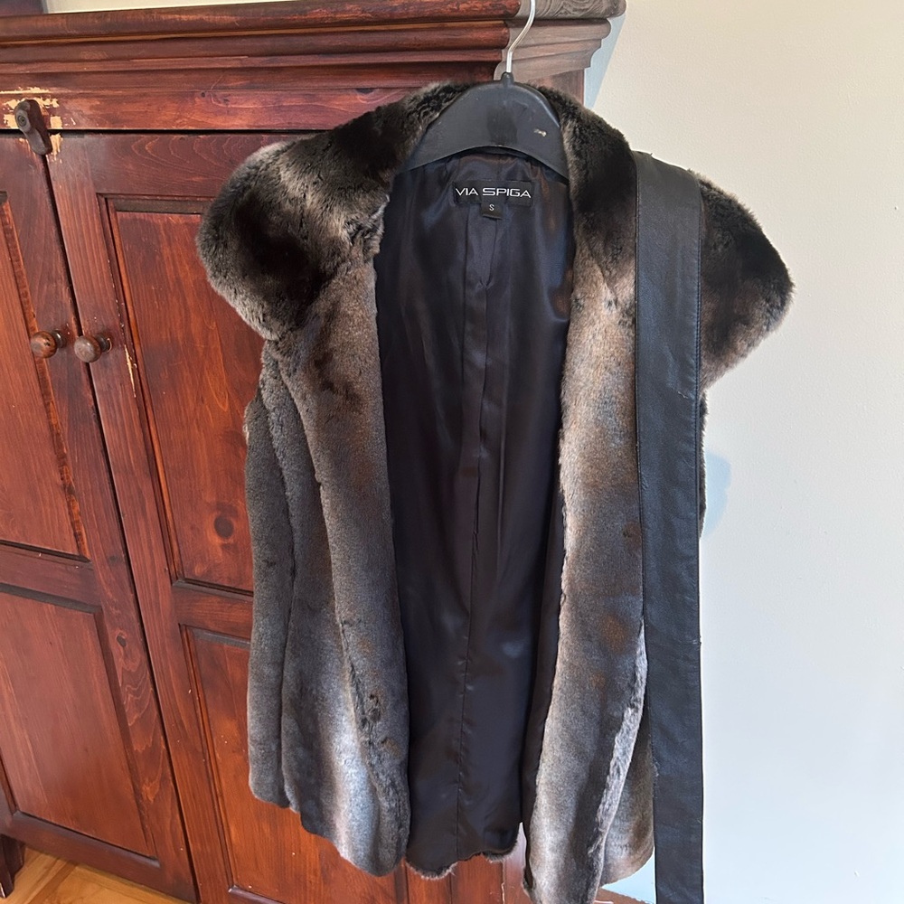 Via Spiga Women's Gray Faux Fur Vest